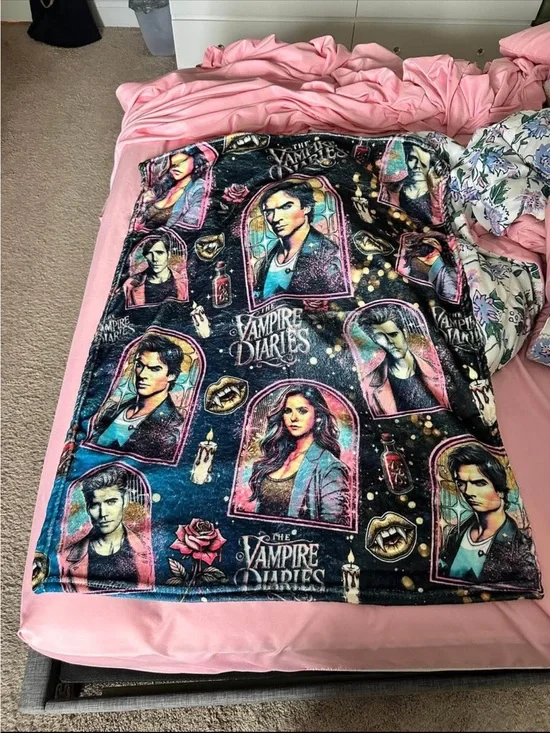 The Vampire Diaries Plush Throw Blanket - Pink & Black