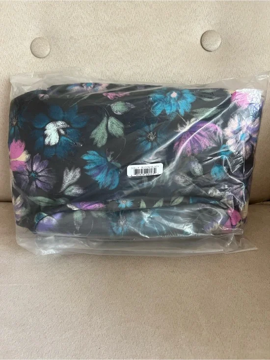 NWT Lug Dolly Cosmetic Case in Bloom Black