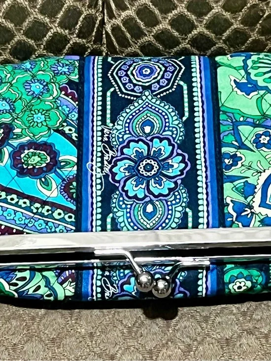 Vera Bradley “Kiss & Make Up” Case in Blue Rhapsody Pattern