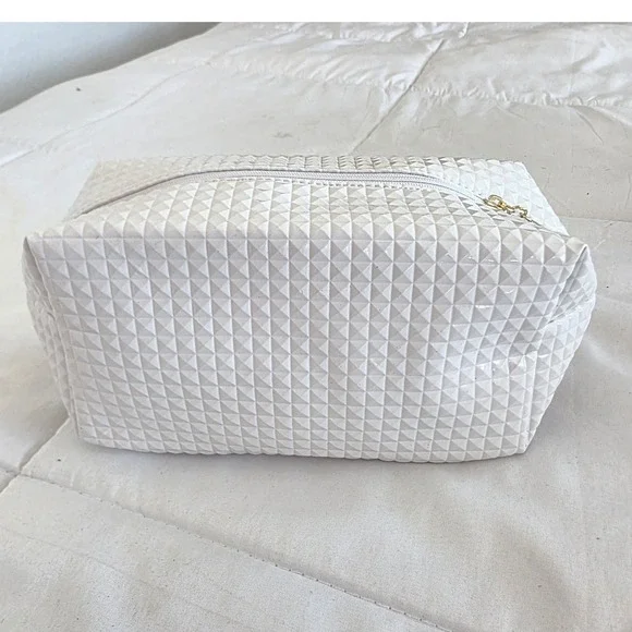 White Textured Geometric Cosmetic Bag Makeup‎ Organizer Zipper Gold Tone Accent