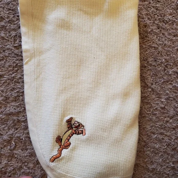 VTG Disney Tigger Yellow Thermal/Waffle Weave Baby Blanket 2003 Winnie The‎ Pooh