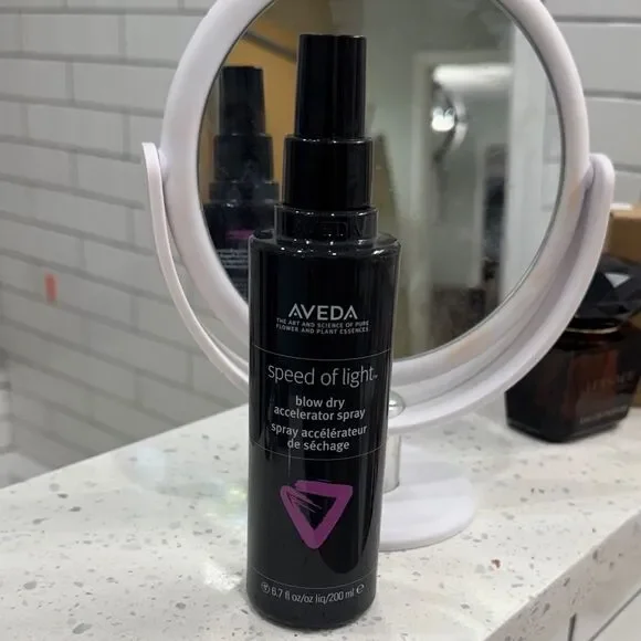 Aveda Speed of Light Blow Dry Spray - Black and Purple