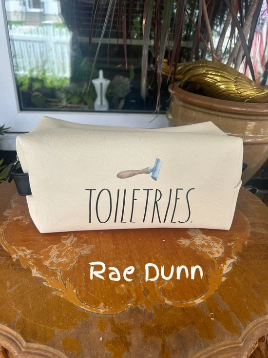 TOILETRIES Bag
