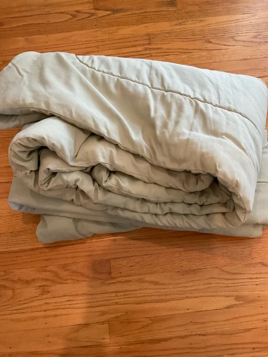 Quilted Light Sage Comforter – Soft Everyday Comfort