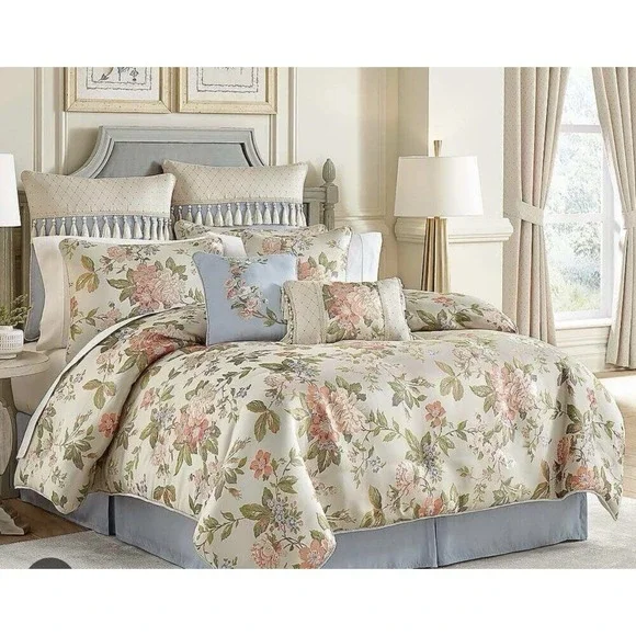 Rare CROSCILL King Comforter CARLOTTA Floral Comforter Dry Cleaned
