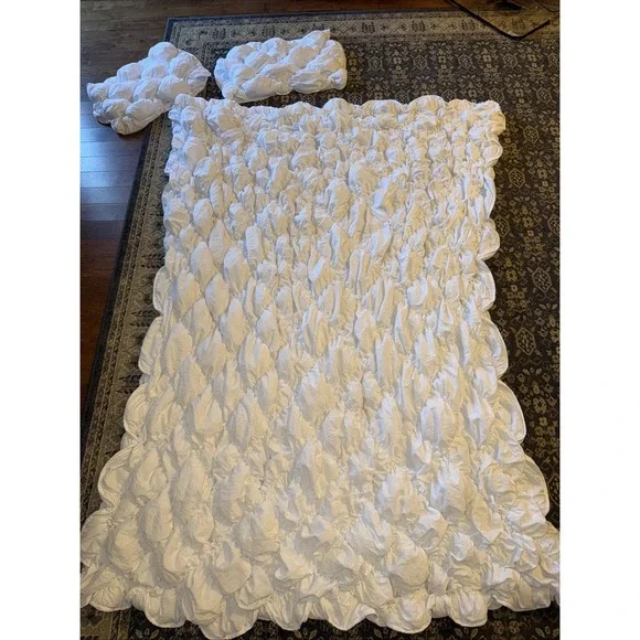 Laura Ashley White Stretchy Puffer Comforter 2 Shams Twin Or Full Dorm