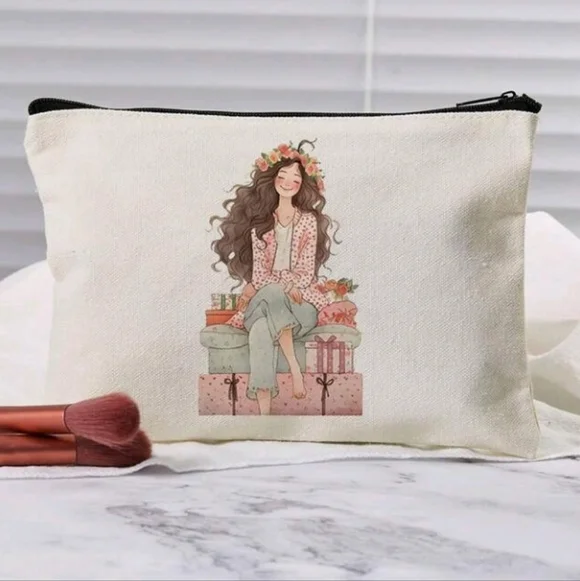 Dreamy Girl With Gifts Cream Canvas Zip Purse Bag