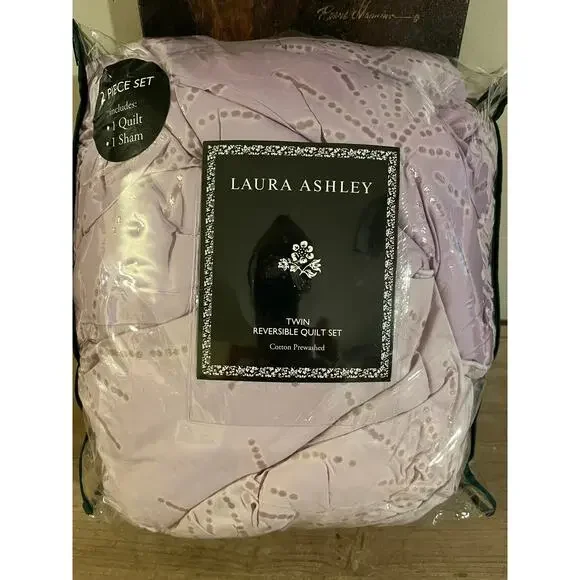 Laura Ashley Twin comforter without sham‎ purple and white