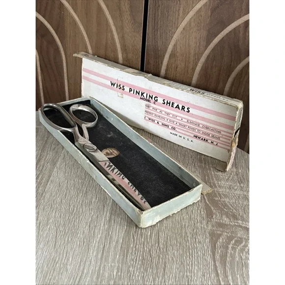 VINTAGE WISS PINKING SHEARS SCISSORS, IN ORIGINAL BOX