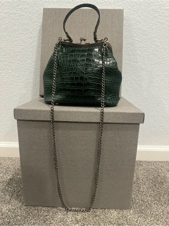 Classic Green. Patricia Nash.