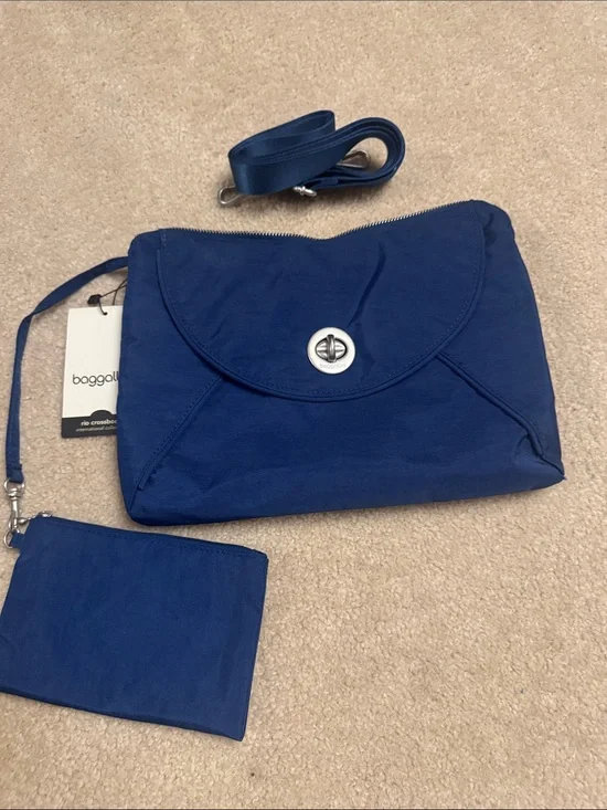 Baggallini Royal Blue Crossbody with Detachable Wristlet and Strap (2016)