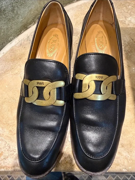AUTHENTIC Tod's Black Leather Loafers with Brass Chain Accent size 38.5