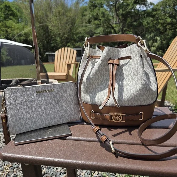 Michael Kors Reed MD Drawstring Bucket Messenger Handbag Purse + Snap‎ Wallet