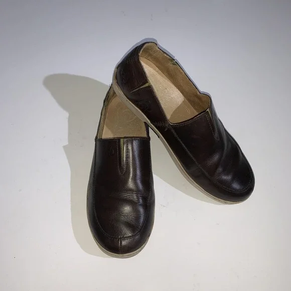 OluKai Kama'aina Shoes Mens 10 Brown Leather Slip On Loafers Comfort EU 43