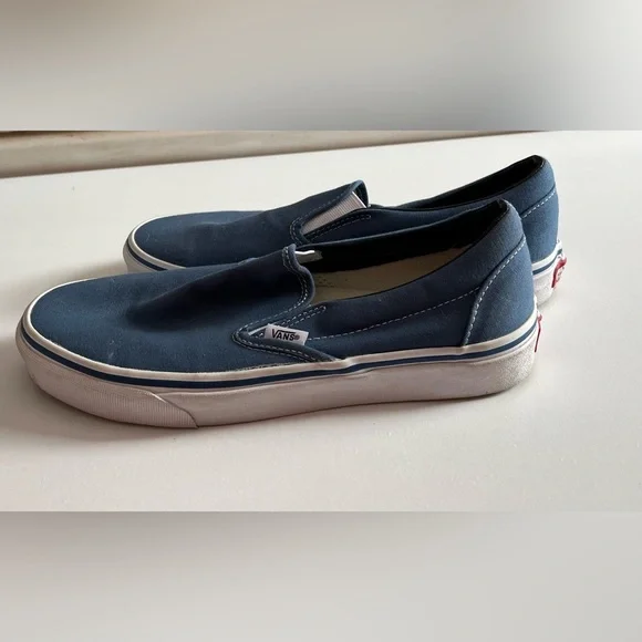 Vans Unisex Adults’ Classic Slip On Trainers True White & light blue, men size 8
