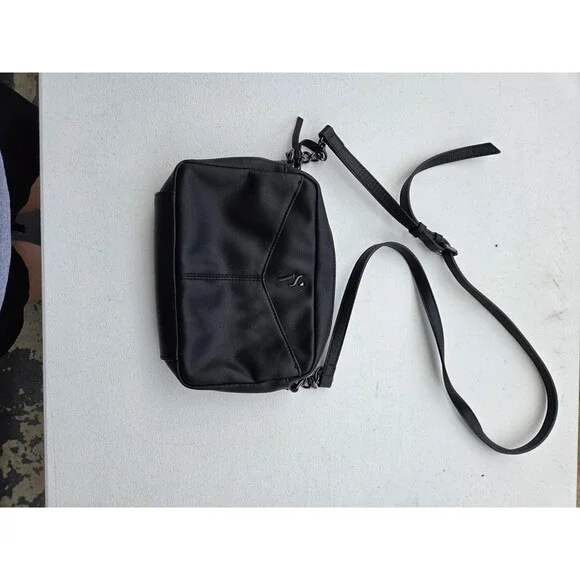 Simply Vera Vera Wang Black Crossbody Bag with Adjustable Strap