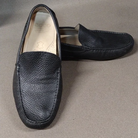 ECCO pebbled leather driving moc 42