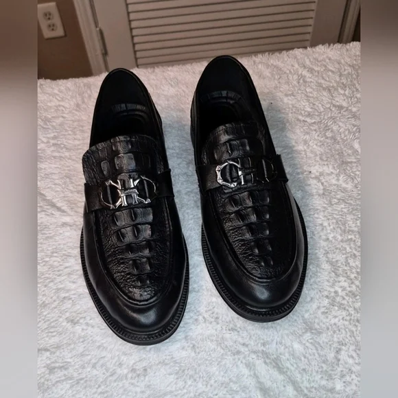 Fashion Leather Shoes with Bee Motif Sole