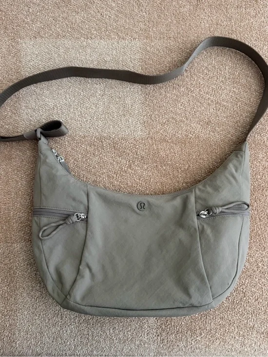 Lululemon Slouchy Sling Bag 6L
