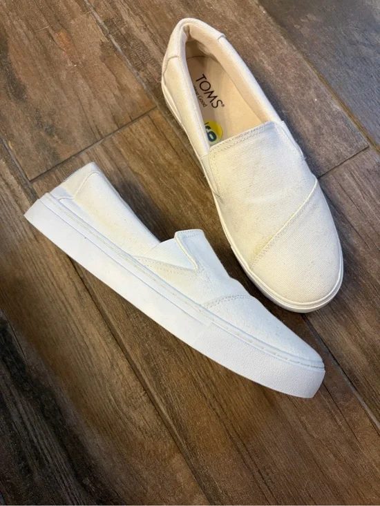 TOMS White Canvas Slip-On Shoes