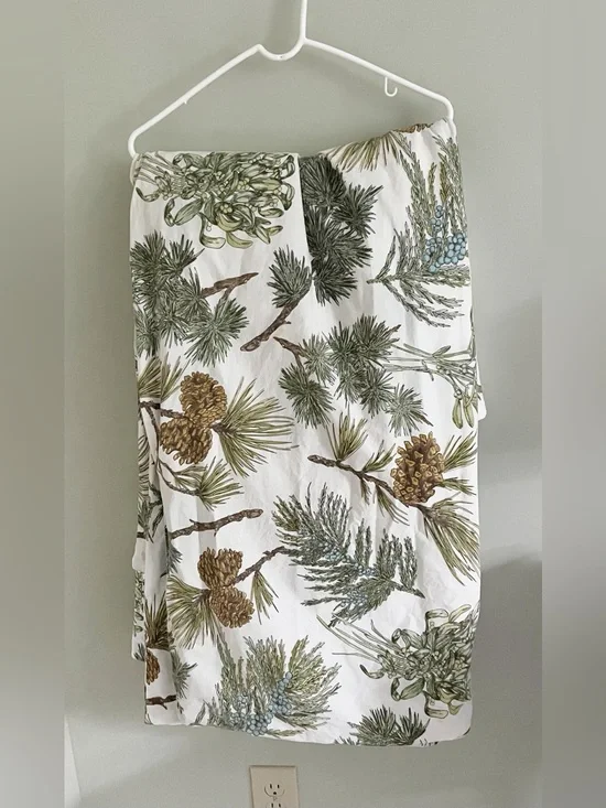 Pottery Barn Queen branches/pinecones/berries print duvet cover