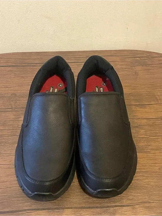 Skechers Men's Black Slip-On Comfort work Shoes Men’s 9.5