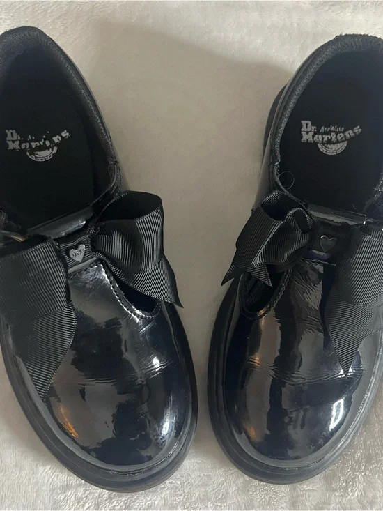Dr. Martens Juniors Polley ll Bow Black Patent Leather Mary Jane Shoes Sz 1