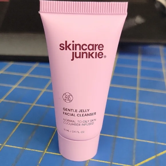 Skincare Junkie Gentle Jelly Facial Cleanser 15ml New Sealed Tube