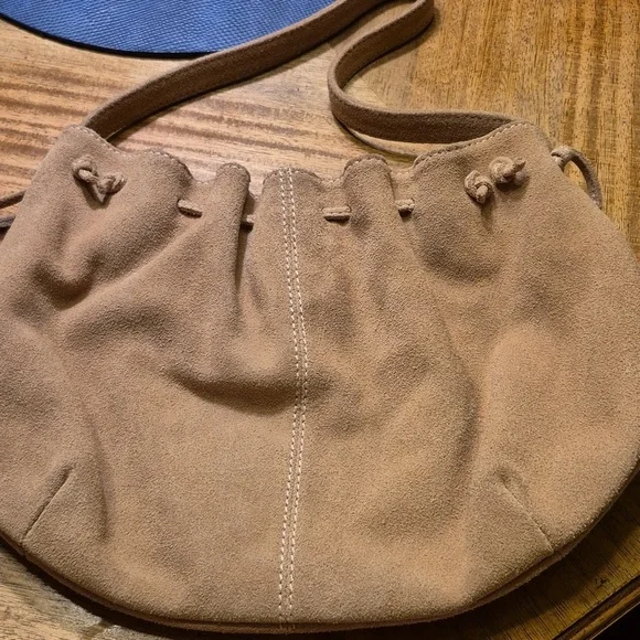 Nine West Vintage Tan Suede Leather Magnetic Closure. Hobo.L.13
