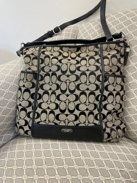 Coach Vintage Park Signature Hobo - Black and Tan