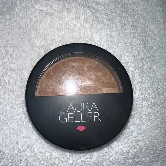 LAURA GELLER BALANCE-N-BRIGHTEN‎ FOUNDATION Tan powder