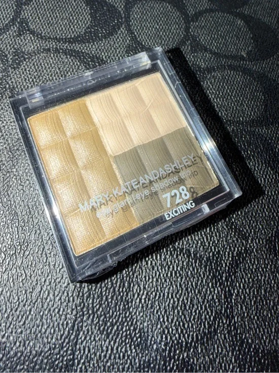 Mary Kate & Ashley eyeshadow trio —exciting