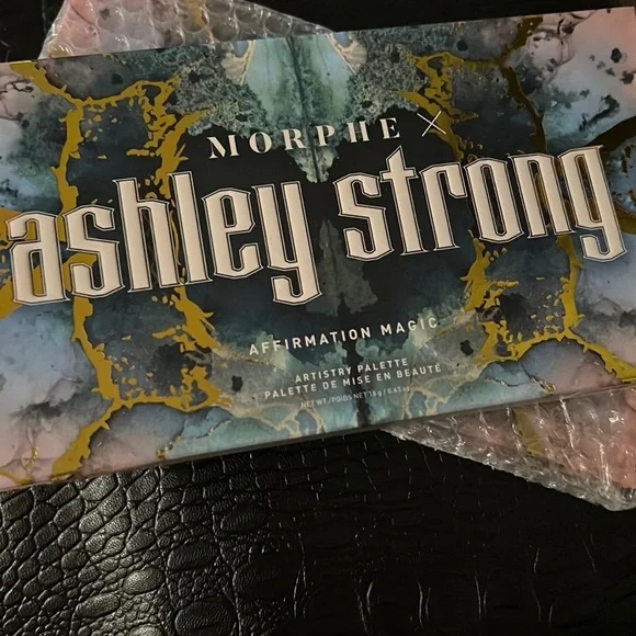 Morphe LIMITED EDITION Ashley Strong Affirmation Magic‎ Palette