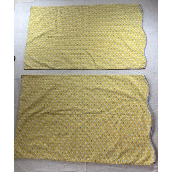 Laura Ashley For‎ Burlington STD Pillowcases Yellow/Violet W/Scalloped Edges 2Pc