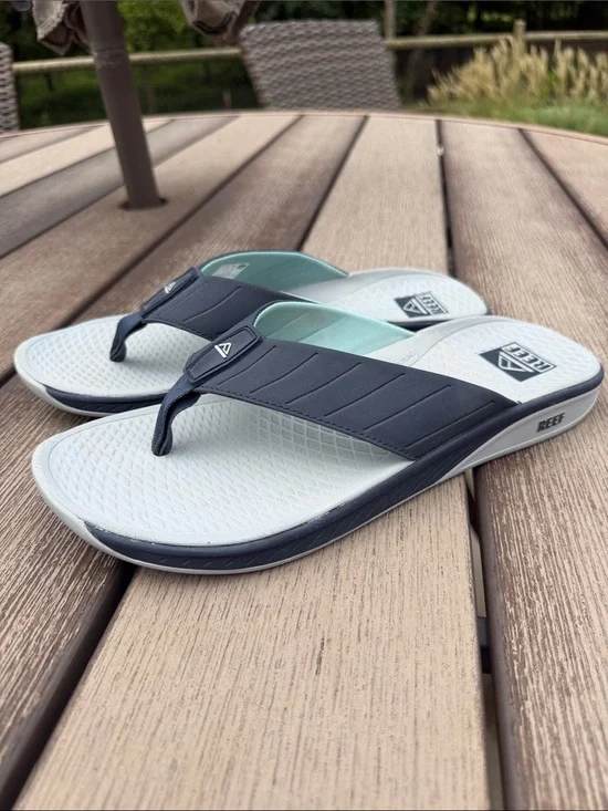 Like New Reef Men’s Navy Gray Deckhand Waterproof Flip Flop size 12