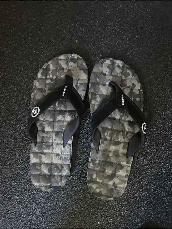 Volcom Men’s Black and Gray Camo Flip Flops