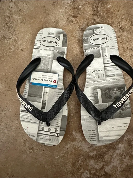 Havaianas Black Straps with Gray Newspaper Print Footbed Sz 6