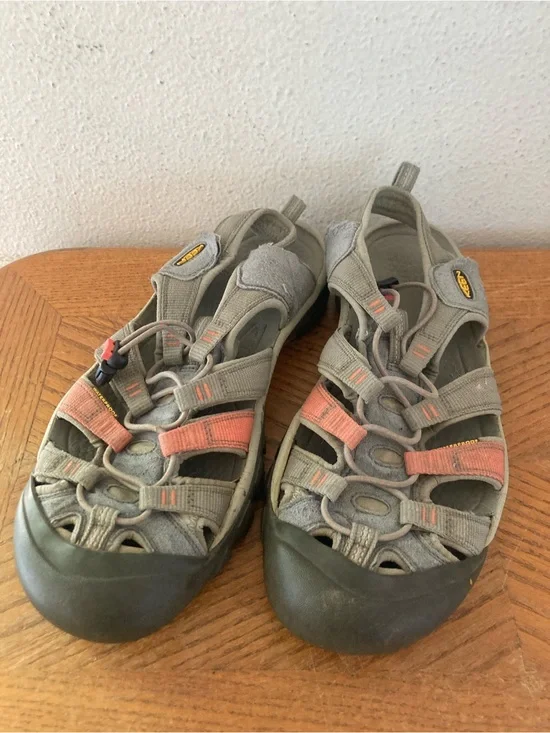 KEEN Men’s Gray Closed Toed Waterproof Sandals 11.5