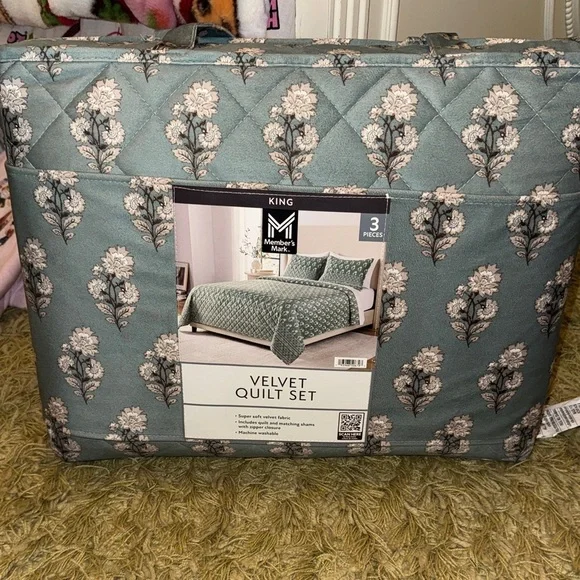 Mainstays Velvet Quilt Set - Green and White Floral