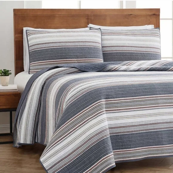 NWT!  Retro Chic Quilt Set King 3 Piece 