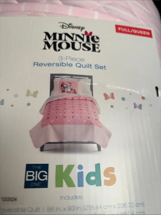 Disney Minnie Mouse Pink Reversible Quilt Set