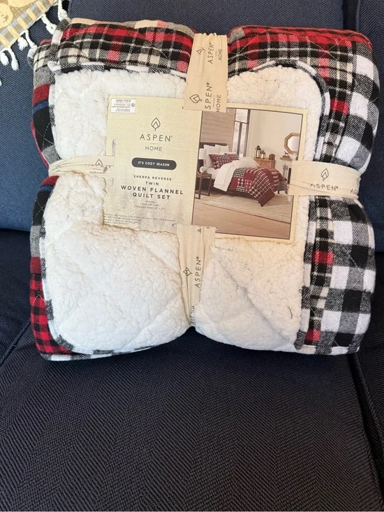 Red & Black Sherpa Woven Flannel Quilt/Sham Set Twin by Aspen Home