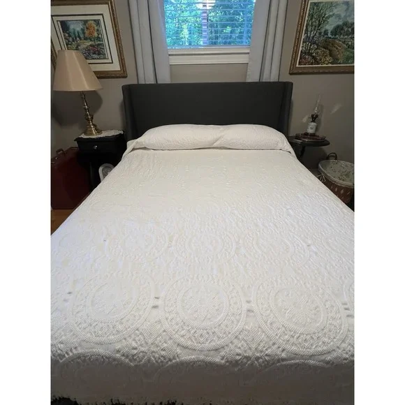 Vintage Cannon‎ Matelasse Bedspread White Medallions Floral Fringe Full