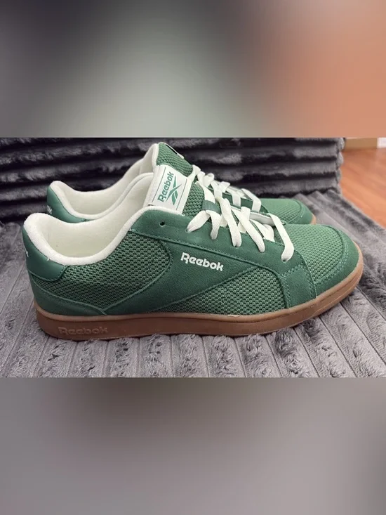 Reebok Men's Green Low-Top Sneakers with Gum Sole
