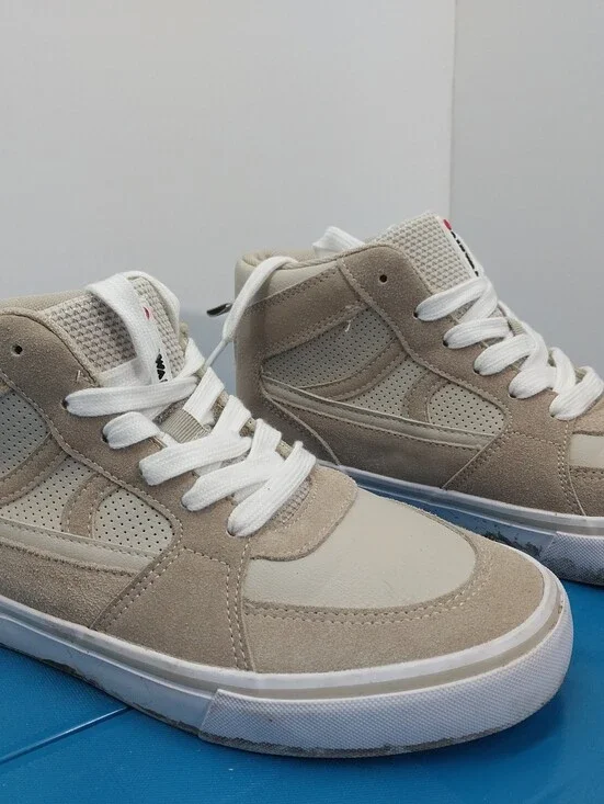 Airwalk Grind high-top sneakers featuring a suede and synthetic Size 6