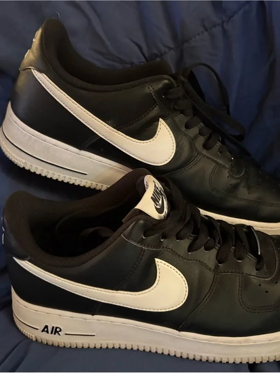 Nike Black/White Low-Top Sneakers