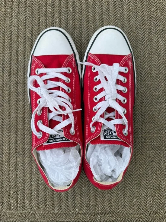 Brand New Men’s size 10 Chuck Taylor Converse Red Low Top w/ White Laces