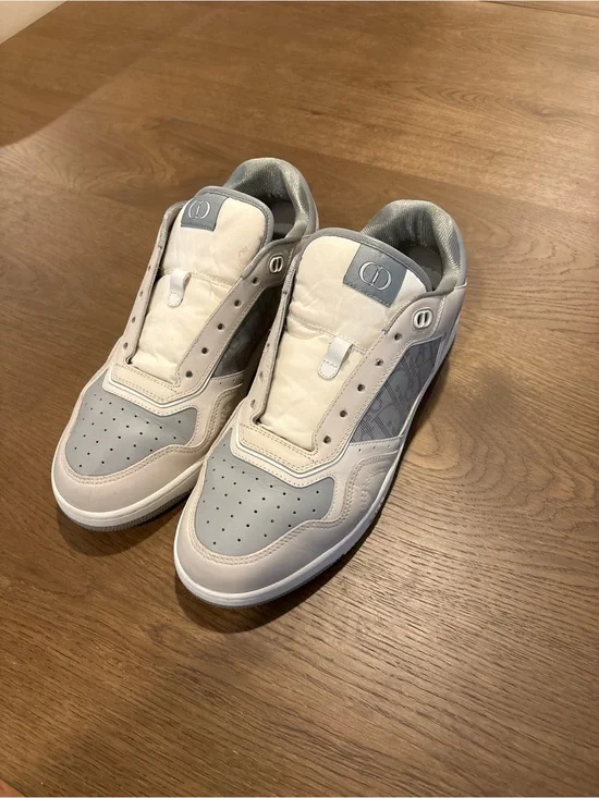 Dior Men's Low-Top Sneakers in White and Light Gray