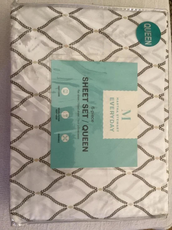 New-Martha Stewart Everyday 6-piece Queen sheet set featuring a white and beige