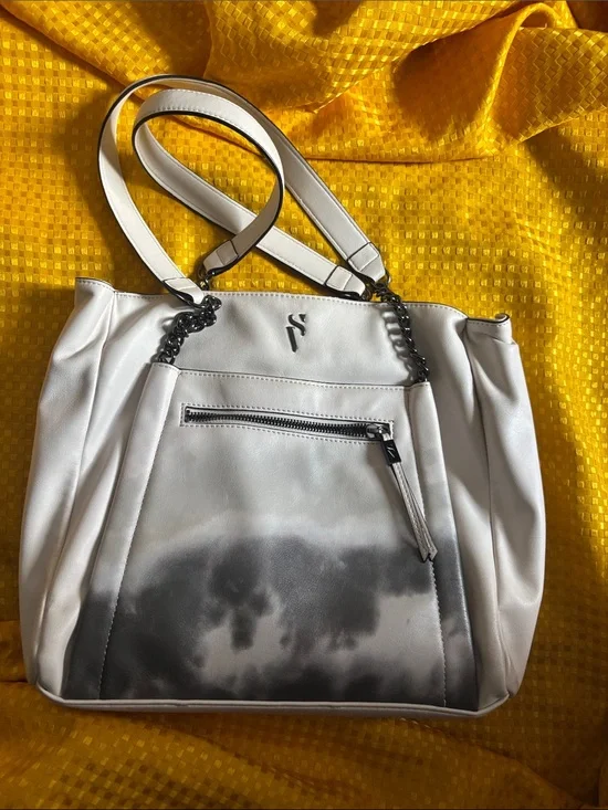 Simply Vera Vera Wang White Shoulder Bag with Black Chain Detail